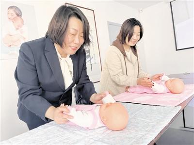 在育婴岗位上播撒爱心种子——宝坻区家政服务人员靳伶俐的爱岗故事